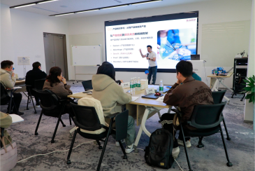 Wie bereitet Yitailock sein Team auf intelligentere Verkäufe und eine stärkere Marktpräsenz vor?